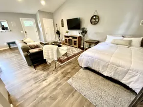 TC TWO OAKS Studio / Downtown / Clean & Spacious - Image 3