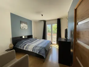Charming single-storey villa, quiet location with swimming pool, shaded dining area - Image 4