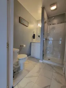 Wine Down Bungalow-Newly Renovated, Perfect For Two! Your private lake break! - Image 2