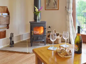 2 bedroom accommodation in Ashburnham, Battle - Image 5