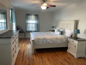 2 blocks to Beach LINEN, fire pit, POOL sleeps 12 - Image 5