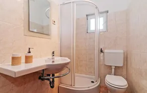 Two-Bedroom Holiday Home In Sukosan - Image 3