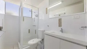 Jamarkos Einheit 4 Kings Beach QLD - Image 3
