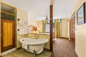 Kona -2 bedroom resort condo - near downtown - Image 2