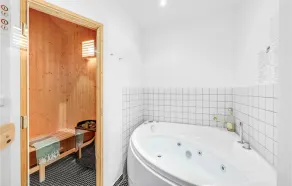 Awesome Apartment In Ulfborg With Sauna - Image 4