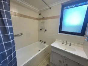 Stunning lake views. Cosy three bed apartment. Great in winter or summer. - Image 3