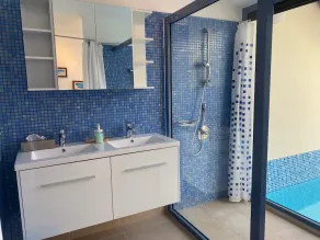 Large bungalow w/private pool, few min. from the sea, protected inner courtyard. - Image 3