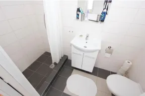 Desfrute desta casa de luxo num ambiente verdadeiramente bonito, perto de Nové Mesto - Image 3