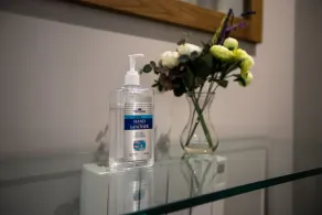 Beautiful city centre apartment with private parking - Image 3