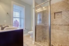 4 bedroom home with spectacular sound views - Image 3