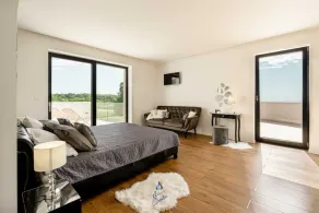 Vibrant modern 5-BR Villa for 10+2, with pool and a sea view - Image 4