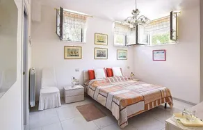 Villa Croma: An elegant and welcoming three-story townhouse which faces the sun and the sea, with Free WI-FI. - Image 5