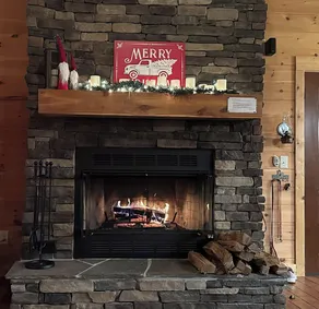 Cozy cabin with indoor fireplace - Image 3