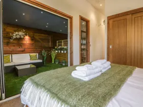 9 MEADOW RETREAT, family friendly, luxury holiday cottage in Dobwalls - Image 2