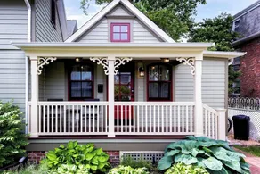 3BR Beautiful Remodeled Victorian w/ Beach Locker - Image 3