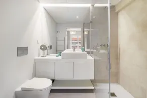 WHome Urban Oasis: Modern Living with Parking & AC - Image 2