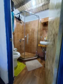 Cozy Rustic 1BR Cottage - Free Parking, WiFi w/ Pool & Beach Access - Image 2