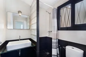 Holiday Home with Mountain Views, Private Pool, Air Conditioning and WiFi - Image 2