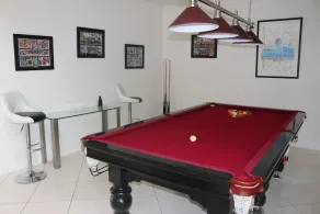 Superb house with direct river access.\n  10 Guests  Shared private pontoon - Image 3