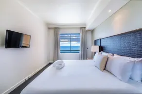 Harbourfront Magic in Two Separate Seaview Apartments - Image 4