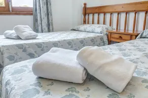 Charmant appartement de vacances \"La Cabanya 2D\" avec balcon, piscine partagée et terrasse - Image 4