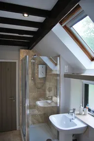 Old Millers Cottage, Dovedale, Derbyshire / fronteiras de Staffordshire - Image 3