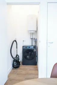 L'appartement dispose de deux chambres luxueusement aménagées. Nouvel appartement de 1 chambres. - Image 2