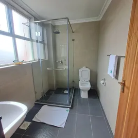 GOLF VIEW SERVICED APARTMENTS - Image 5
