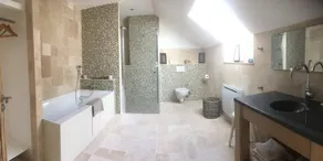 Large, bright designer country house - Image 2