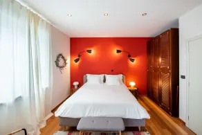 Sunny & Stylish Seafront Apartment overlooking the Ocean, Old Town and Marina - Image 2