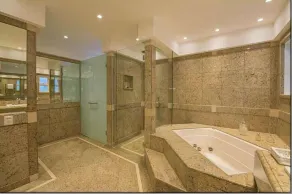 Mansion in São Conrado with 4 suites - Image 3