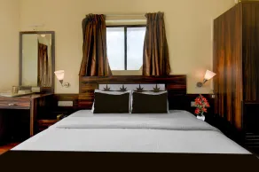 Deluxe Popular Hotel - Image 5
