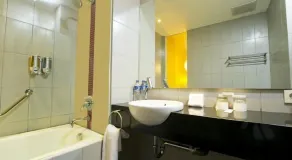 J Hotel - Bandara Soekarno Hatta - Image 4