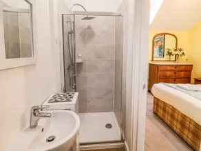 THE STABLE, pet friendly, country holiday cottage in Lyme Regis - Image 3