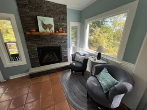 Cozy Cottage overlooking beautiful Loyalhanna Creek in Historic Ligonier! - Image 4