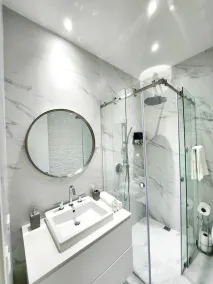 Brand New! King Bed! Beautiful Apartment. Gonzales Suarez. - Image 3