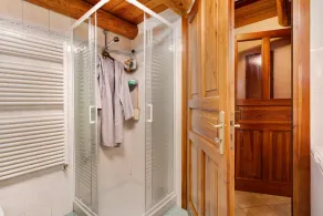 Apartment 'Sopra' with Balcony and Wi-Fi - Image 4
