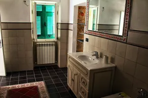 Typisk liguriske hus i det historiske centrum af Montegrazie - Image 2