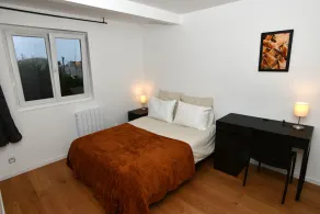 La maison penchée avec jacuzzi privé - Image 5