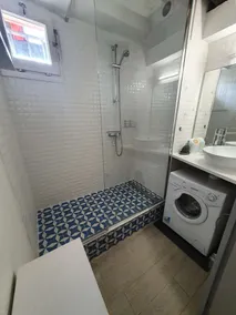 Charming T1 completely renovated, with large terrace, in the heart of Giens. - Image 2