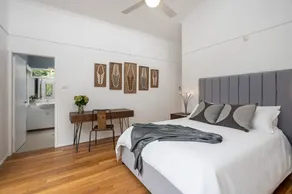 Uralla House - Urban Bush Retreat, centrally located with 2 Master Bedrooms - Image 4