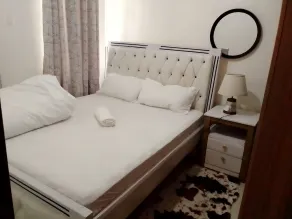 1-Bed Flat Sleeps 2 with Parking - Image 3
