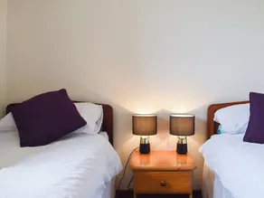 3 bedroom accommodation in Brighstone - Image 5