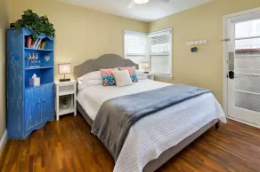 Charming Beach Bungalow - Image 4