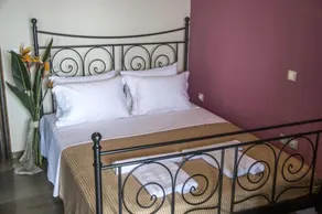 \"Villa Kastro\" avec vue sur la mer, piscine privée, jardin et balcon. - Image 3