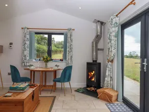 THE PENNYMOOR, romantic, with hot tub in Tiverton - Image 2