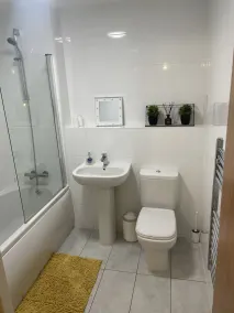 Modern city centre two bedroom fully equipped apartment - Image 2