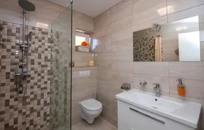 Stunning Apartment In Donji Prolozac - Image 4
