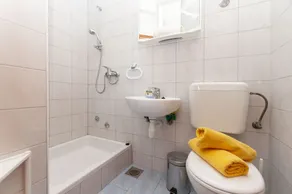 Apartments Near Beach (90351-A6) - Dugi Rat - Image 2