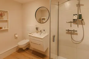 Vacation apartment between forest and lake with two terraces - Image 2